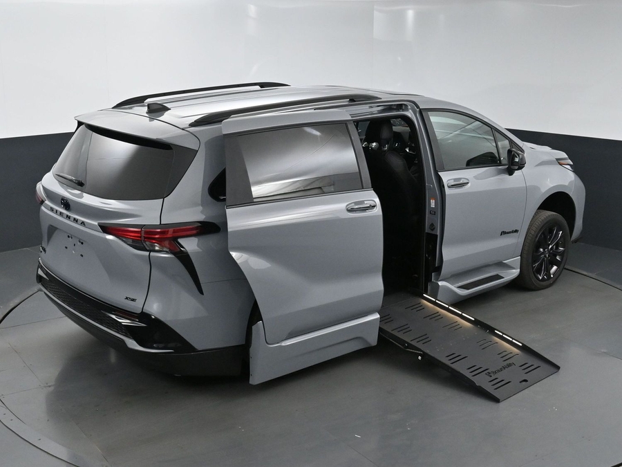 New 2025 Toyota Sienna Hybrid XSE Sport - BraunAbility Side Entry Entry Fold Out Automatic Ramp