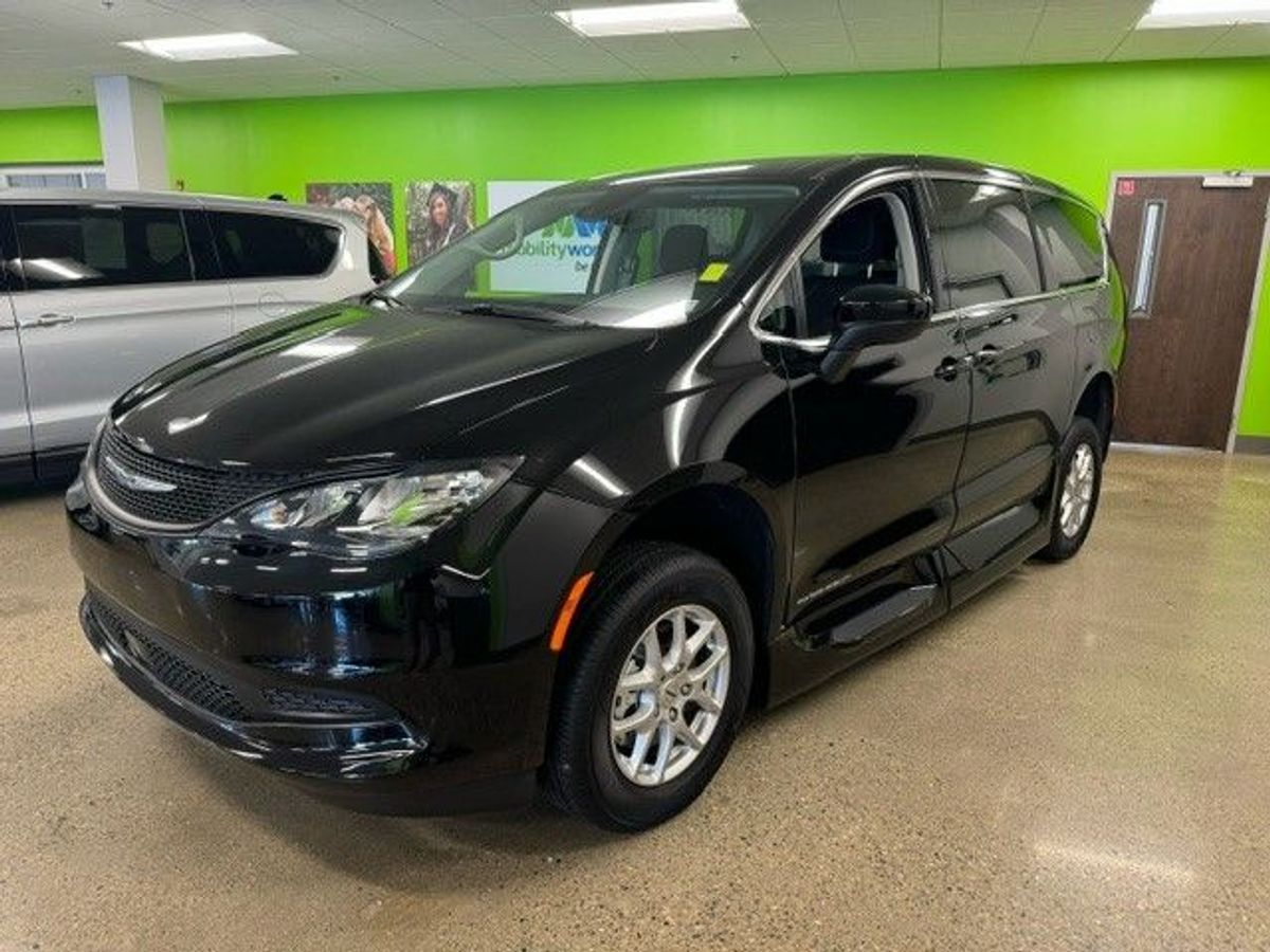 2024 CHRYSLER VOYAGER - Image 3