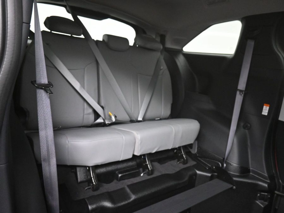 2025 TOYOTA SIENNA - Image 4