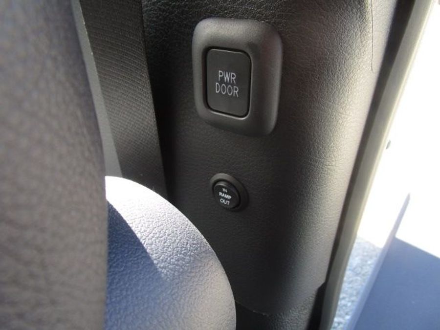New 2025 Toyota Sienna Hybrid XSE Sport - VMI Side Entry Entry In Floor Automatic Ramp