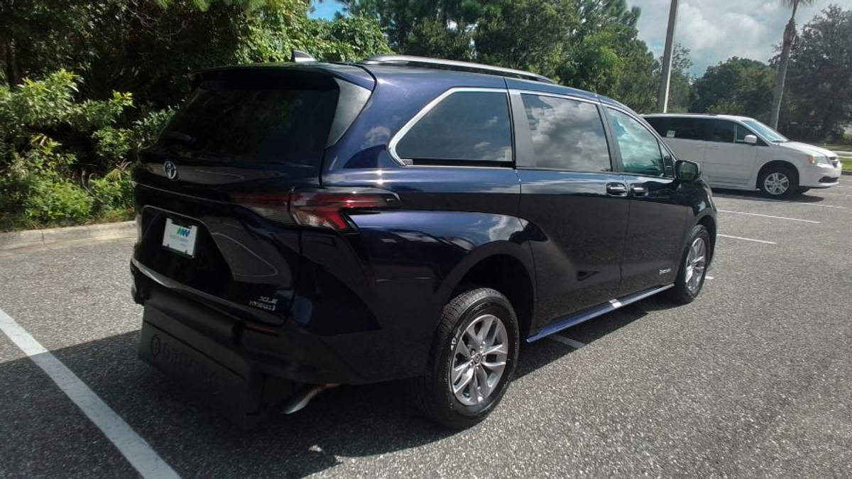 2024 TOYOTA SIENNA - Image 6