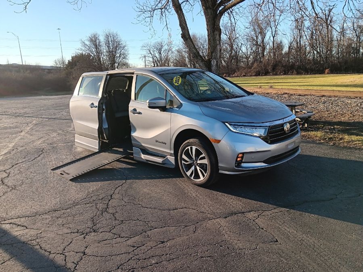 Silver Honda Odyssey with Side Entry Automatic In Floor ramp