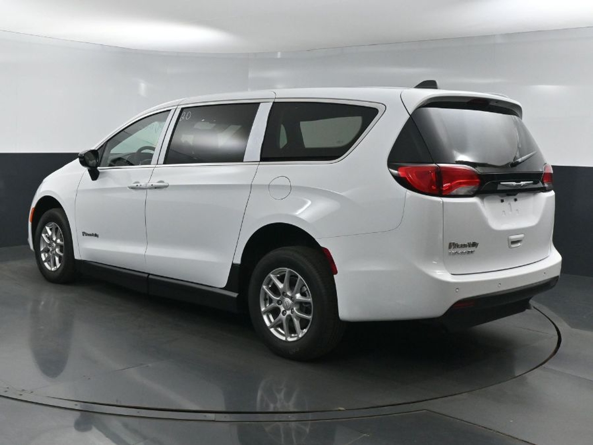 2025 CHRYSLER VOYAGER - Image 6