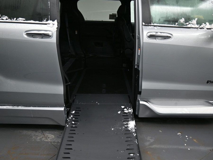 New 2025 Toyota Sienna Hybrid XSE Sport - BraunAbility Side Entry Entry In Floor Automatic Ramp