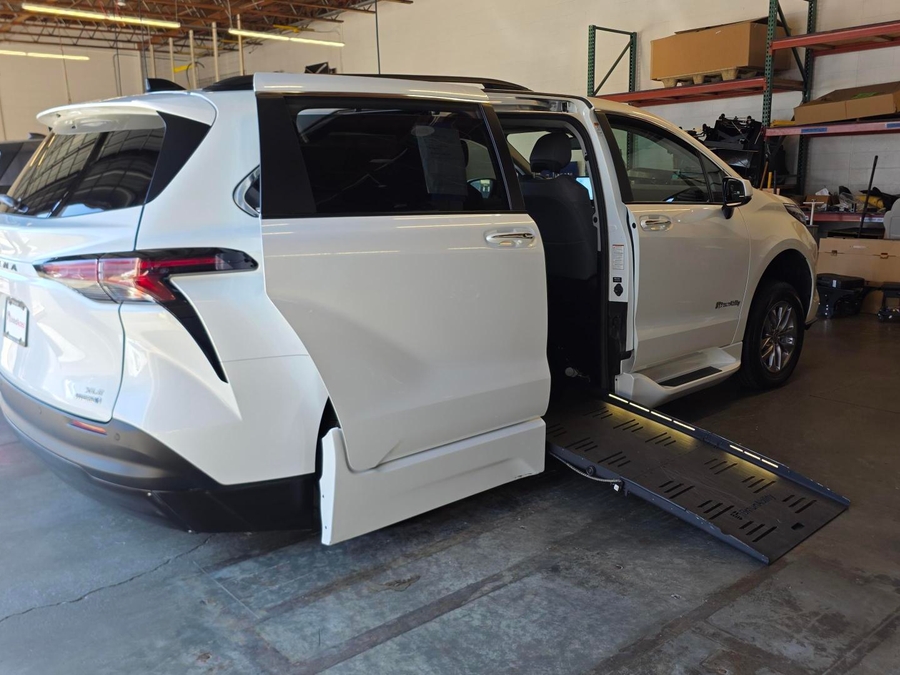 Used 2023 Toyota Sienna Hybrid XLE - BraunAbility Side Entry Fold Out Automatic Ramp