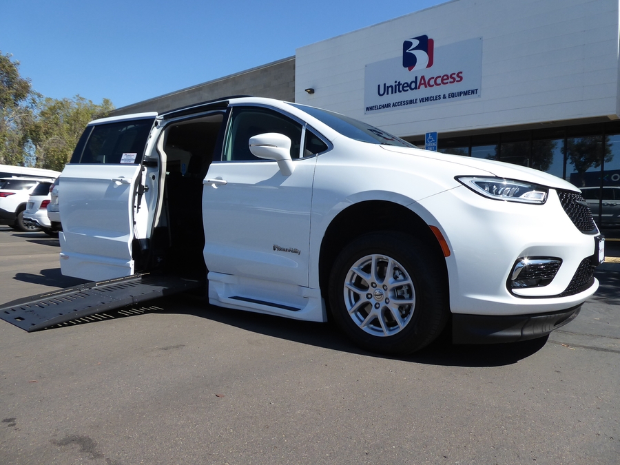 Used 2022 Chrysler Pacifica Touring L - BraunAbility Side Entry Fold Out Automatic Ramp
