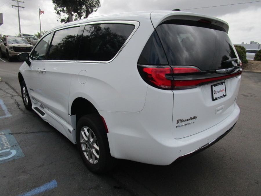 Used 2024 Chrysler Pacifica Touring L - BraunAbility Side Entry Entry In Floor Automatic Ramp