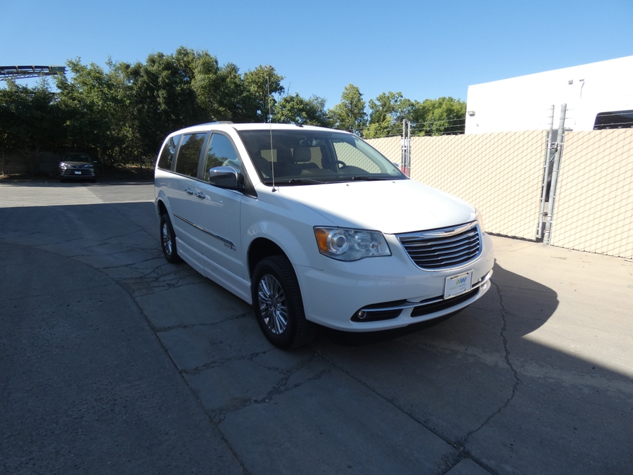  Chrysler Town and Country image number 14