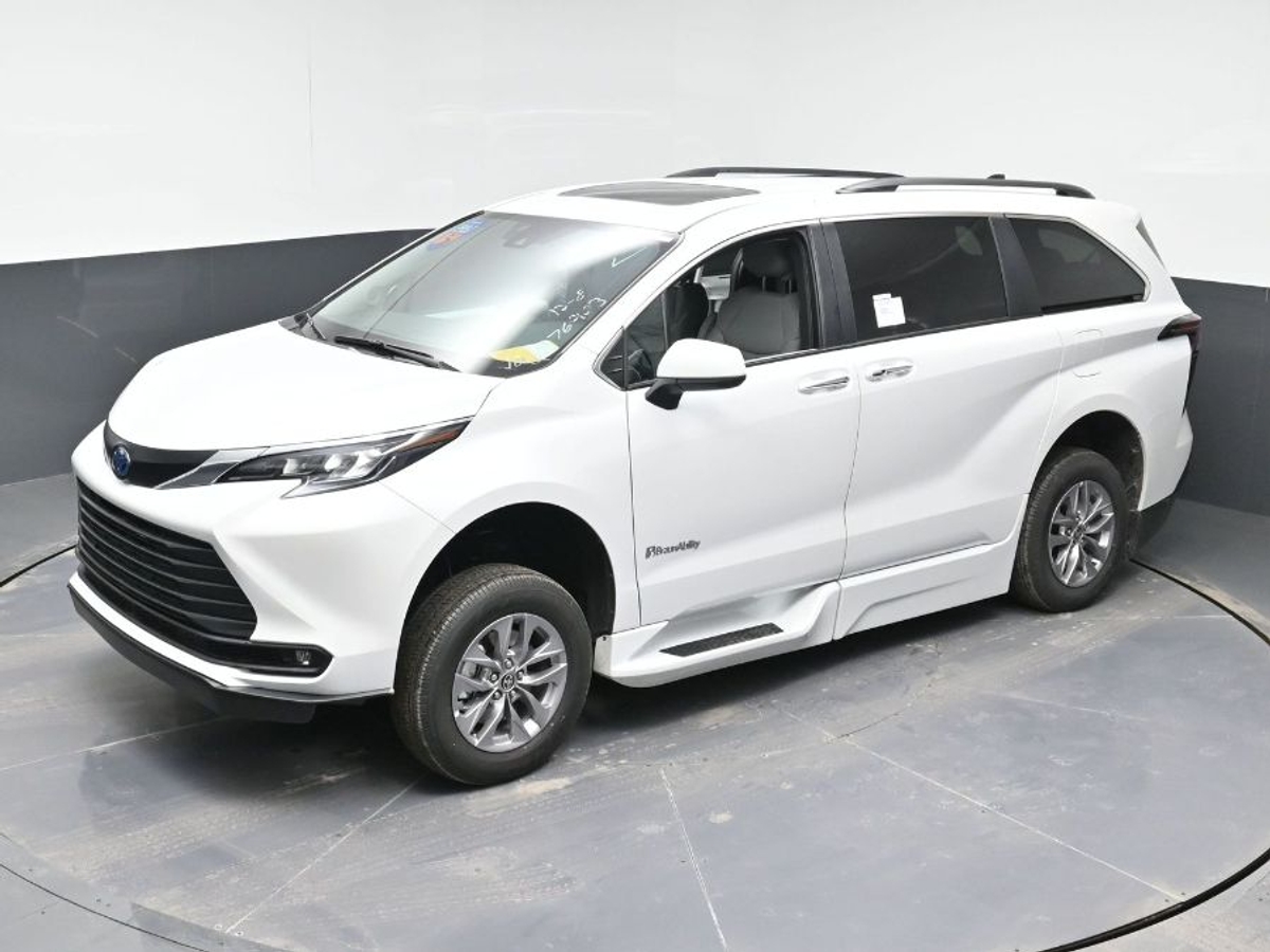 2025 TOYOTA SIENNA - Image 12