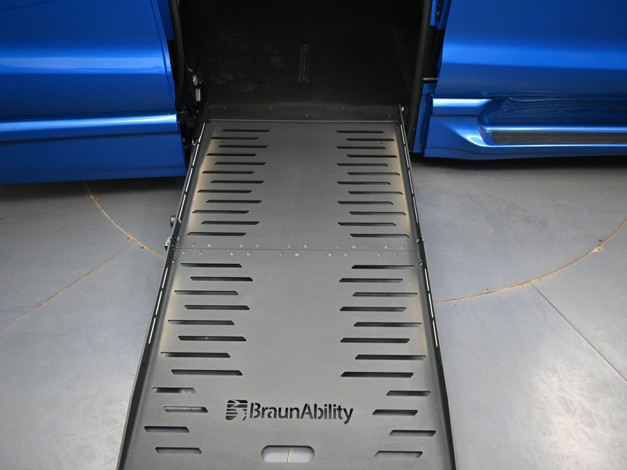 New 2027 Chrysler Pacifica Select Sport - BraunAbility Side Entry Fold Out Automatic Ramp