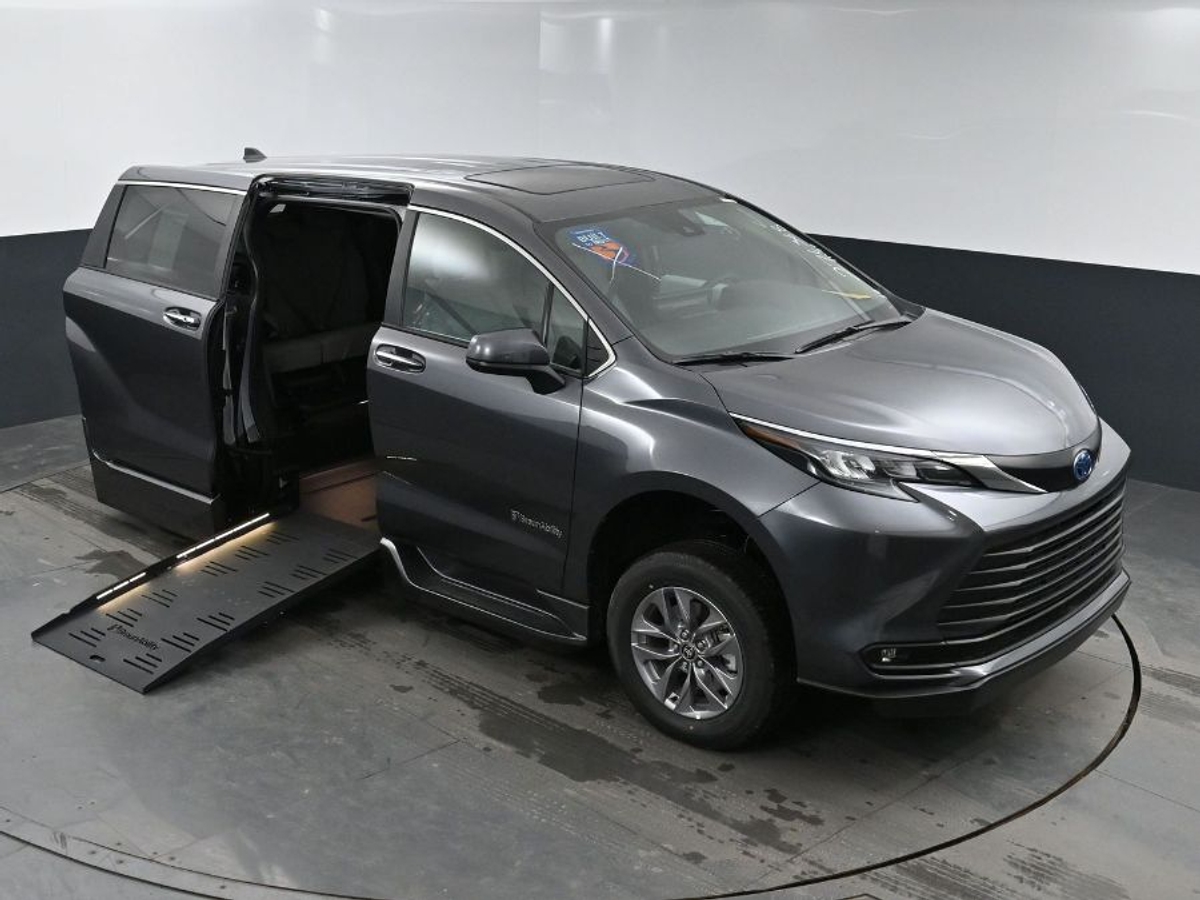 2025 TOYOTA SIENNA - Image 23