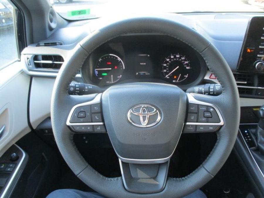 Black Toyota Sienna image number 8