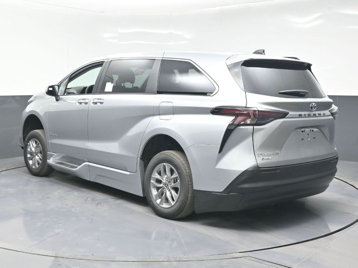 2025 TOYOTA SIENNA - Image 5