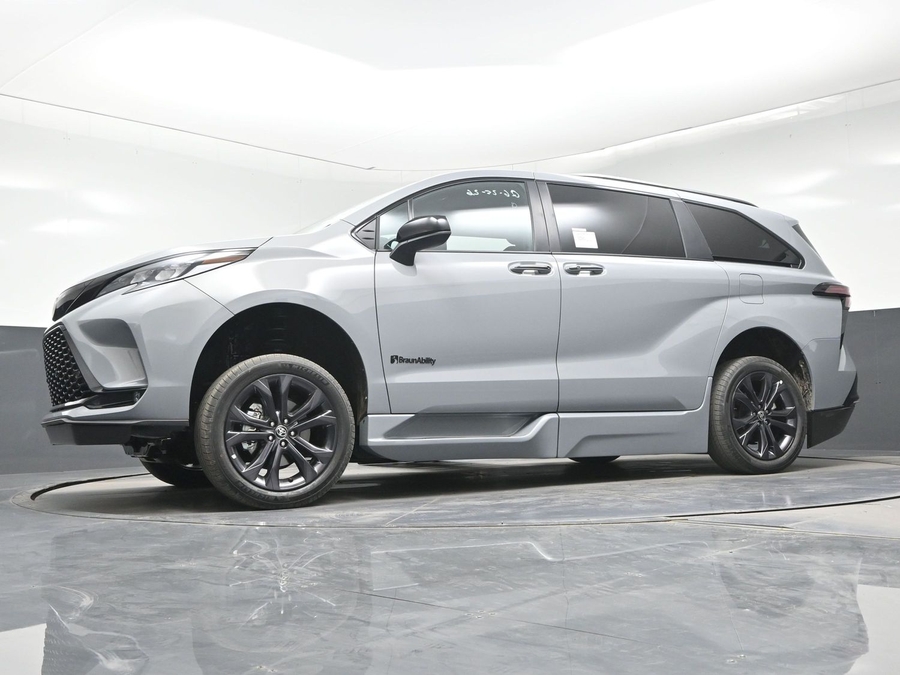 New 2026 Toyota Sienna Hybrid XSE Sport - BraunAbility Side Entry Fold Out Automatic Ramp