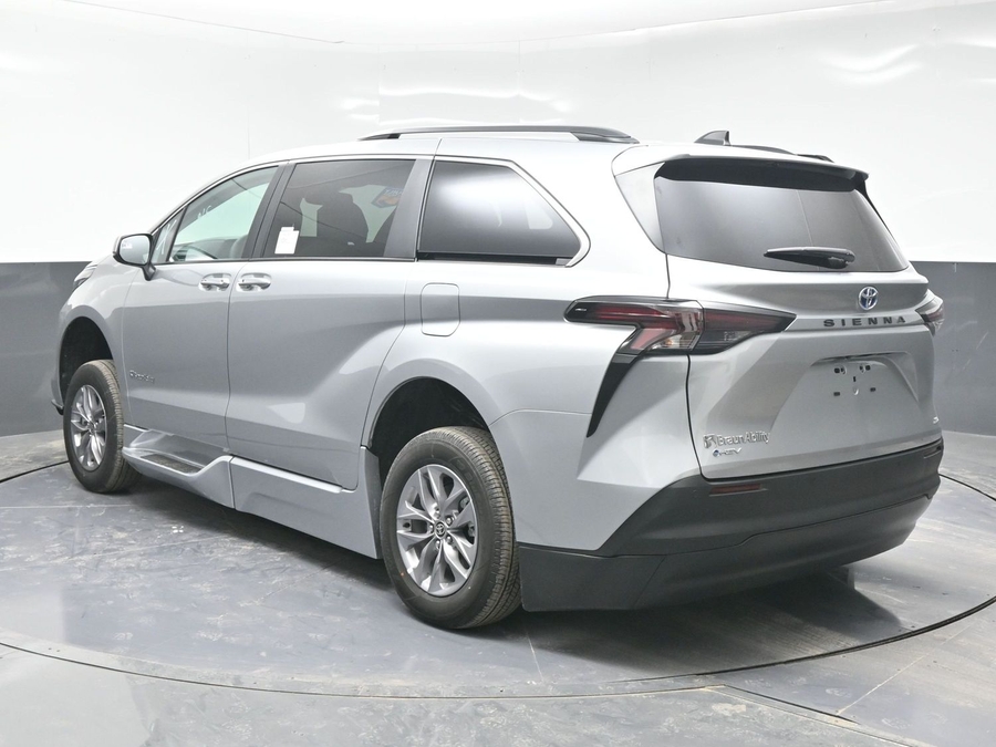 New 2025 Toyota Sienna Hybrid XLE Plus - BraunAbility Side Entry Entry Fold Out Automatic Ramp