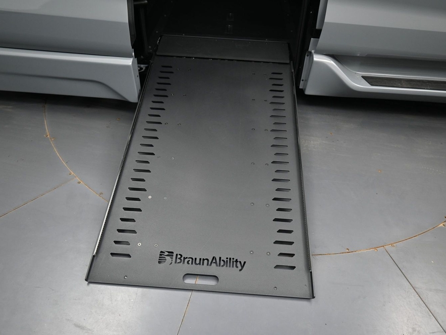 New 2026 Toyota Sienna Hybrid XSE Sport - BraunAbility Side Entry In Floor Automatic Ramp