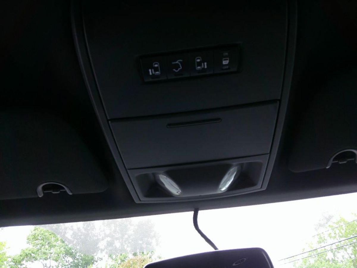 Red Dodge Grand Caravan image number 15
