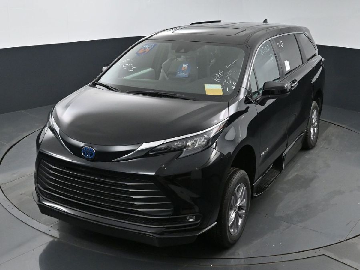2025 TOYOTA SIENNA - Image 18