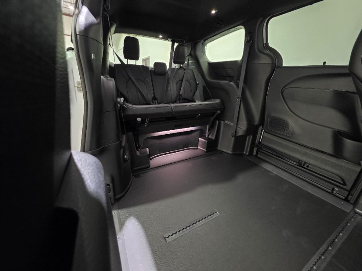 2025 CHRYSLER PACIFICA - Image 15