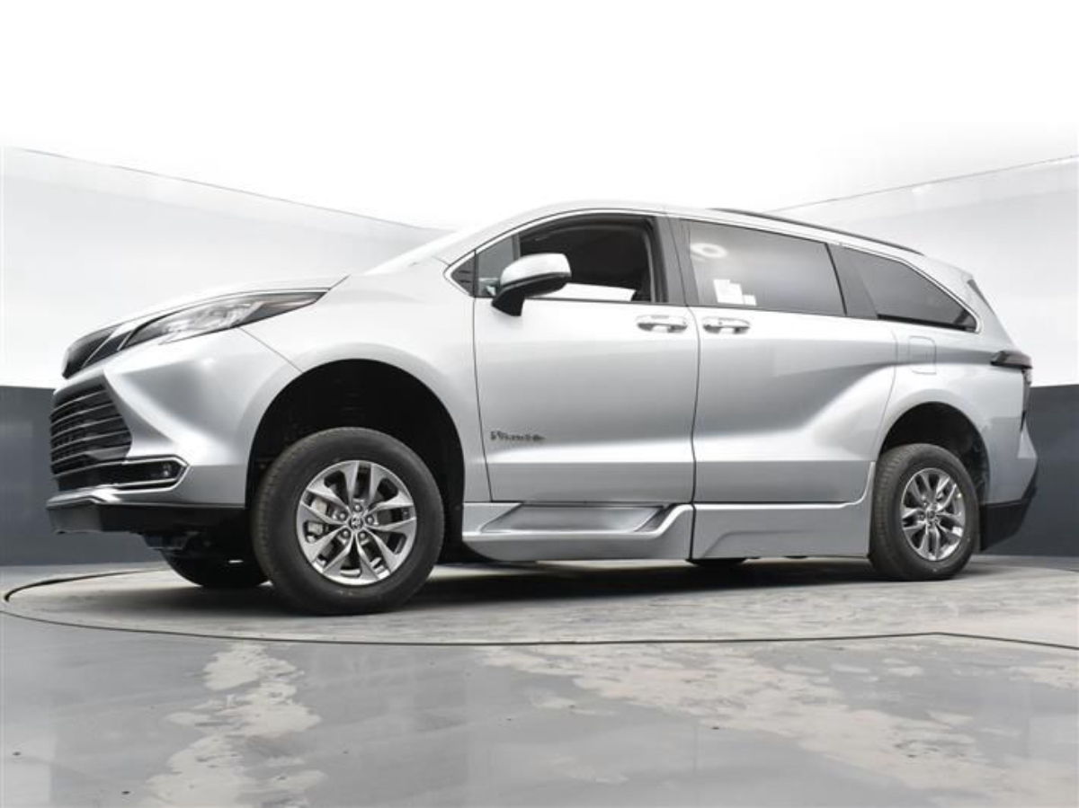 2023 TOYOTA SIENNA - Image 18