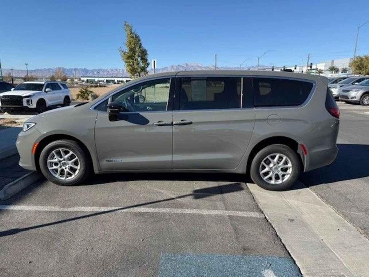 2024 CHRYSLER PACIFICA - Image 8