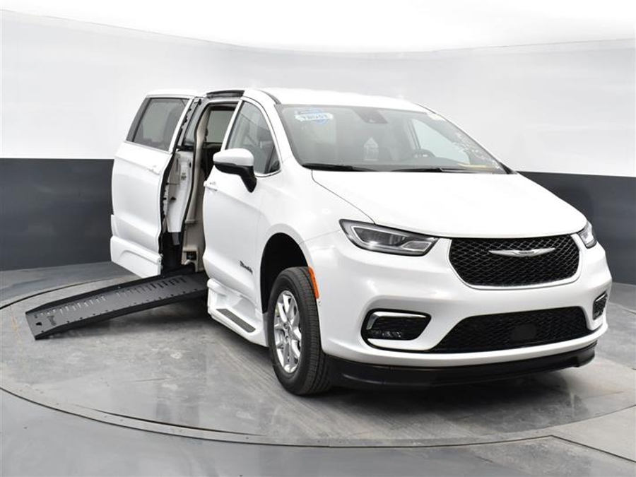 Used 2024 Chrysler Pacifica Touring L - BraunAbility Side Entry In Floor Automatic Ramp