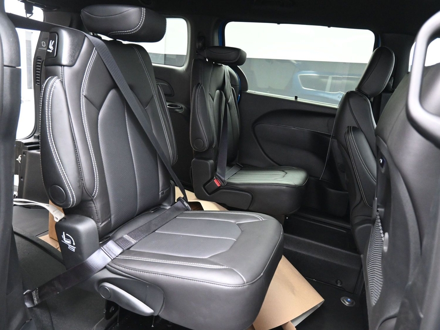 New 2026 Chrysler Pacifica Select Safety - BraunAbility Rear Entry Entry Fold Out Manual Ramp