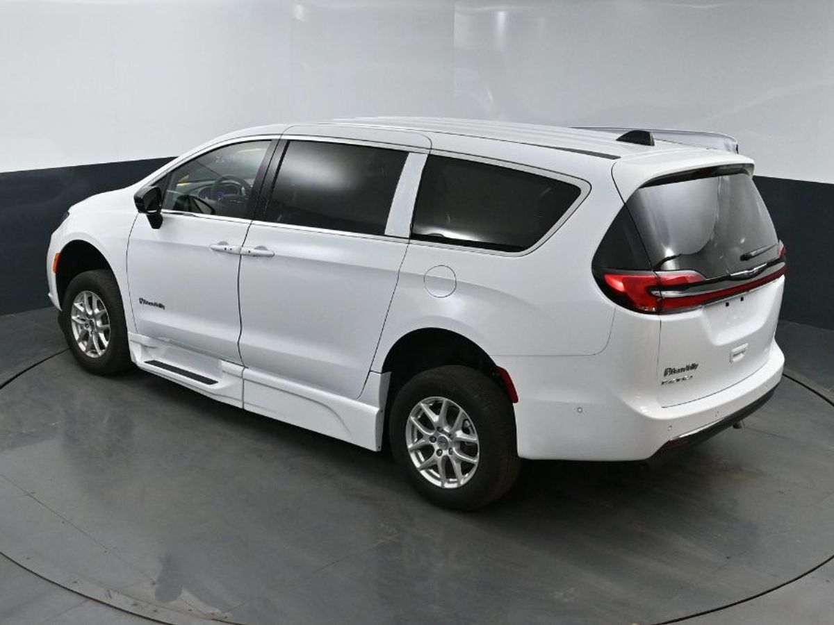 2025 CHRYSLER PACIFICA - Image 16