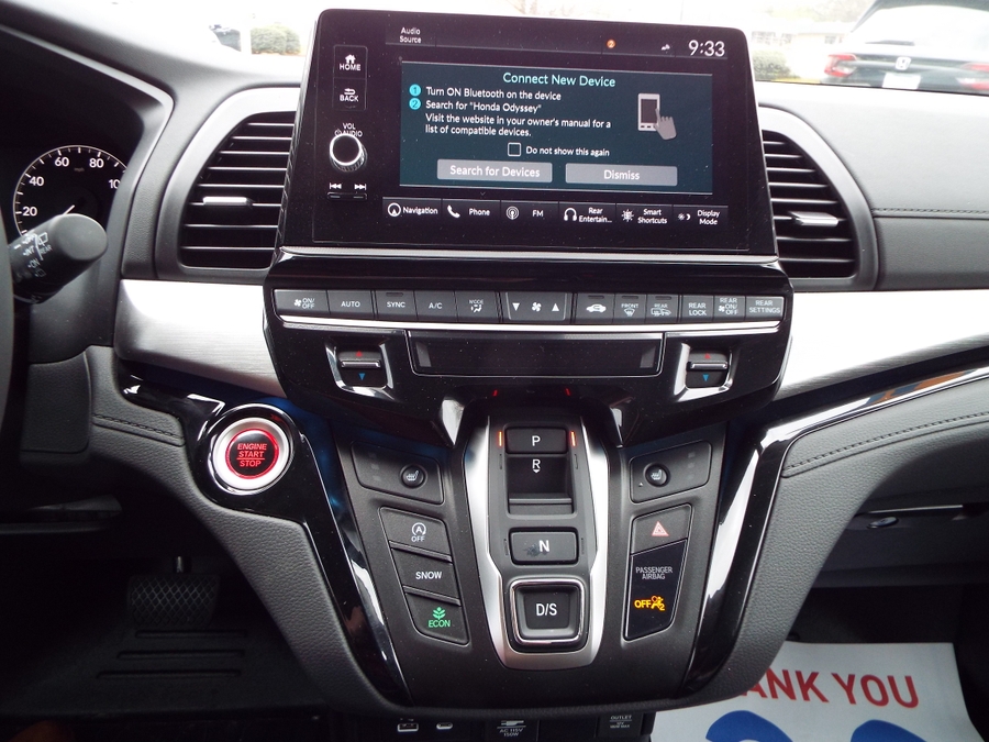 White Honda Odyssey image number 12