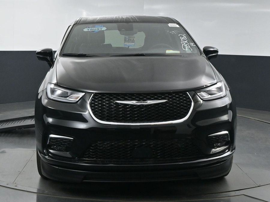 New 2025 Chrysler Pacifica Select Safety - BraunAbility Side Entry Entry Fold Out Automatic Ramp