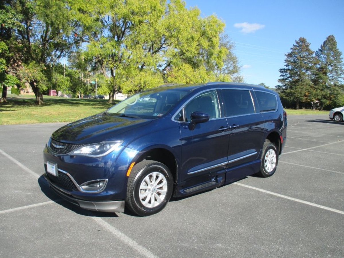 2018 CHRYSLER PACIFICA - Image 2