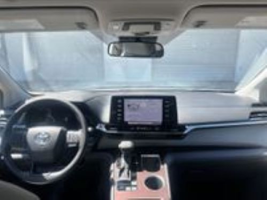 New 2026 Toyota Sienna Hybrid LE w swivel 2nd row - Vantage Mobility Rear Entry Entry Fold Out Manual Ramp