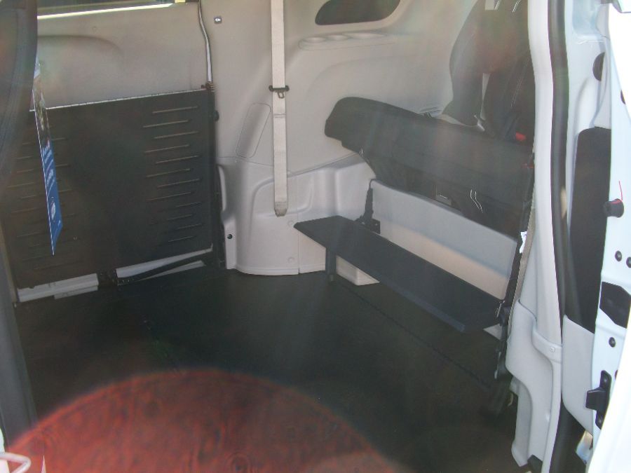 White Chrysler Voyager image number 10