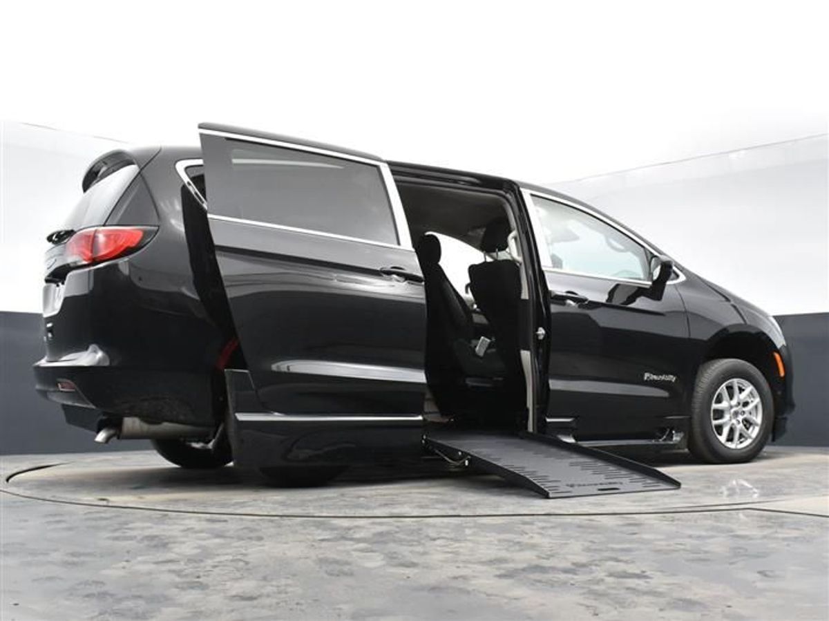 2023 CHRYSLER VOYAGER - Image 2