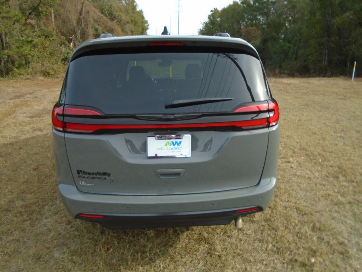 2023 CHRYSLER PACIFICA - Image 18