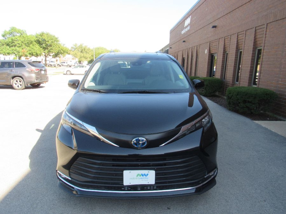 2024 TOYOTA SIENNA - Image 3