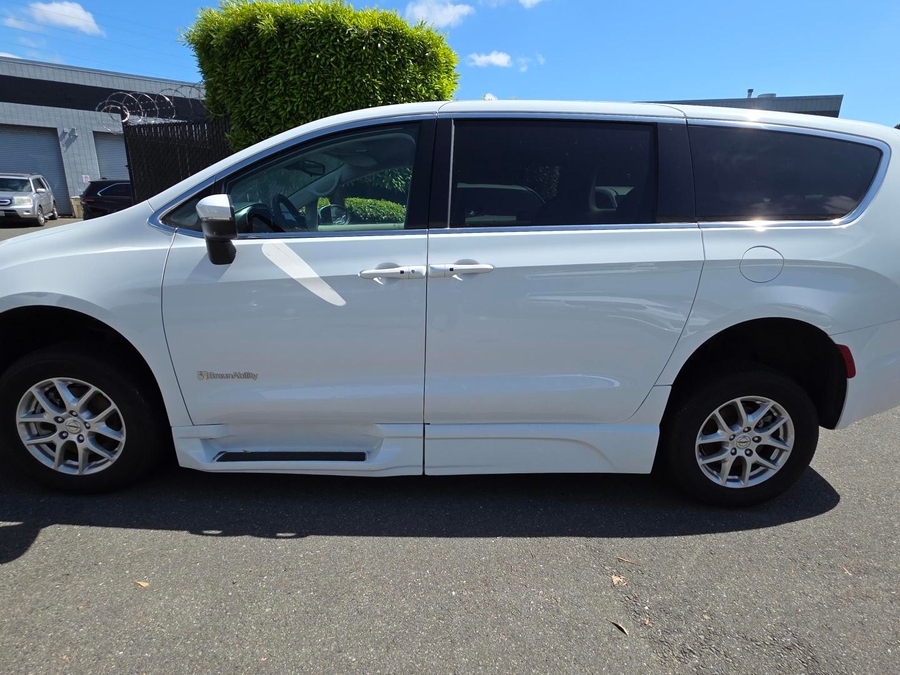 Used 2023 Chrysler Pacifica Touring L - BraunAbility Side Entry Entry Fold Out Automatic Ramp