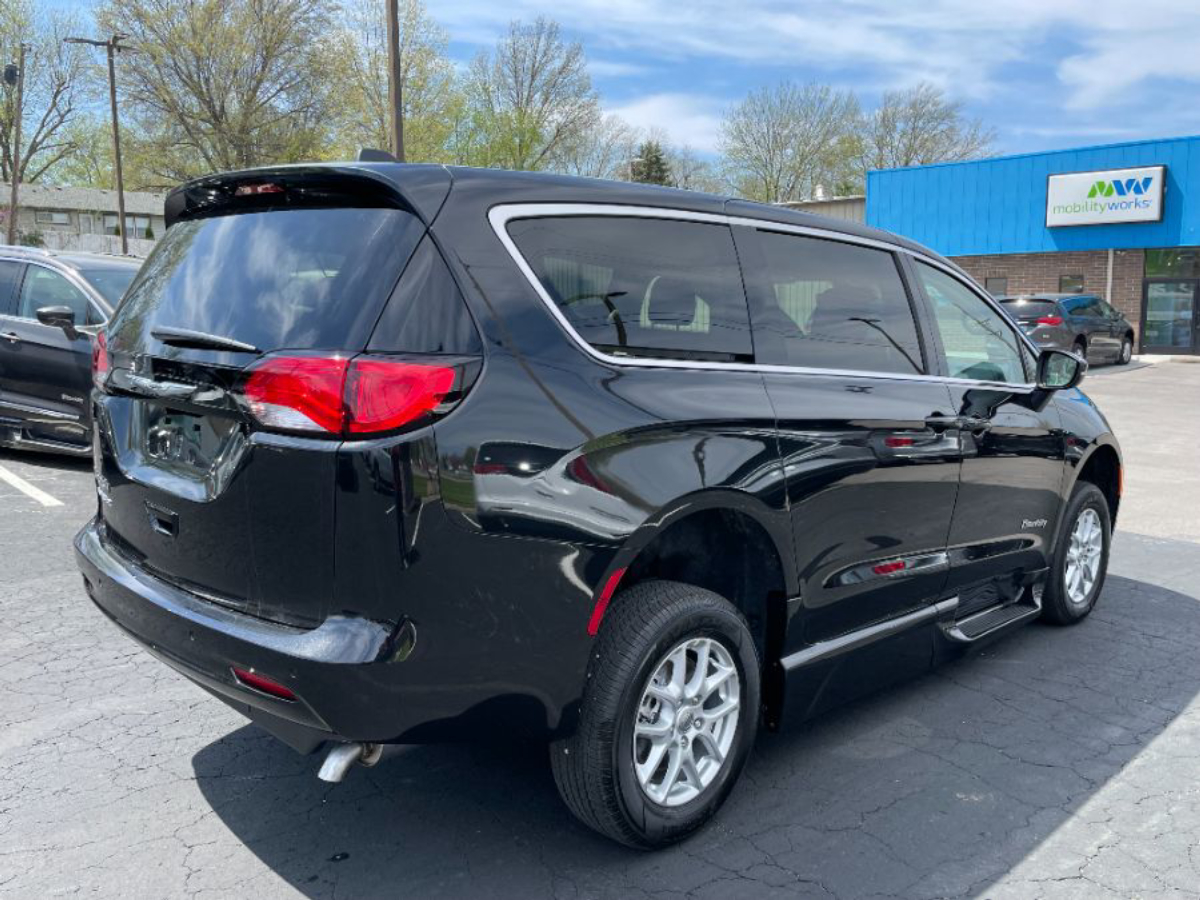 2023 CHRYSLER VOYAGER - Image 6