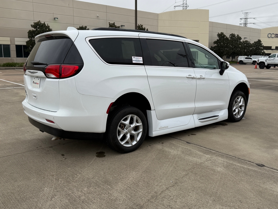 Used 2018 Chrysler Pacifica Touring - VMI Side Entry Entry In Floor Automatic Ramp