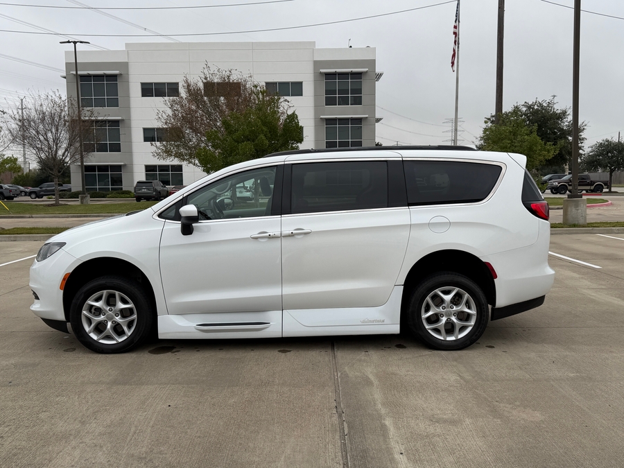 Used 2018 Chrysler Pacifica Touring - VMI Side Entry Entry In Floor Automatic Ramp