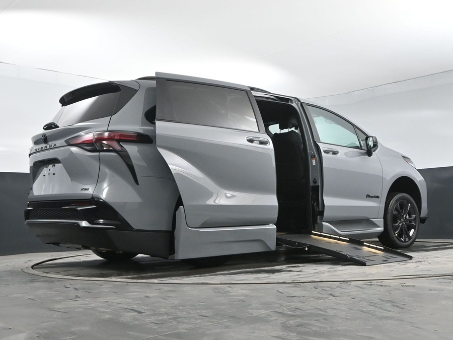 New 2026 Toyota Sienna Hybrid XSE Sport - BraunAbility Side Entry Fold Out Automatic Ramp