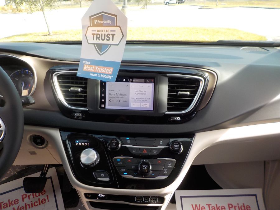 2022 CHRYSLER VOYAGER - Image 11