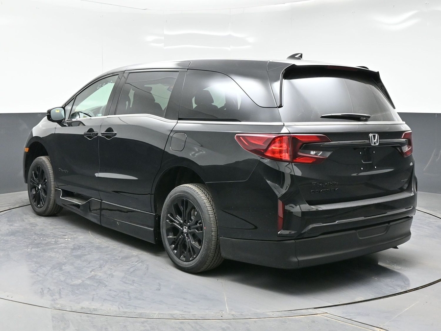Black Honda Odyssey image number 4