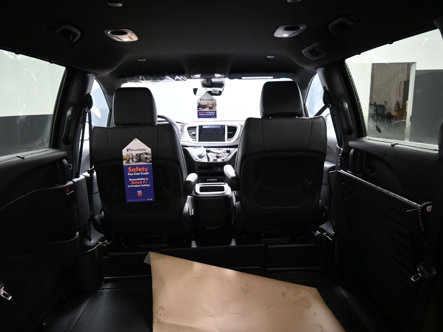 New 2026 Chrysler Voyager LX - BraunAbility Side Entry Entry Fold Out Manual Ramp