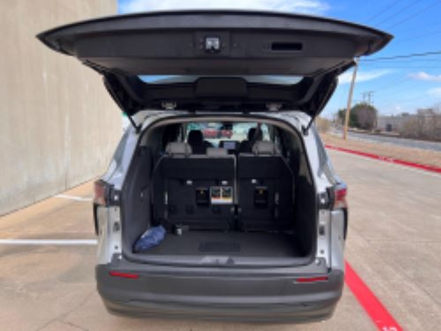 Used 2024 Toyota Sienna Hybrid LE - BraunAbility Side Entry Fold Out Automatic Ramp