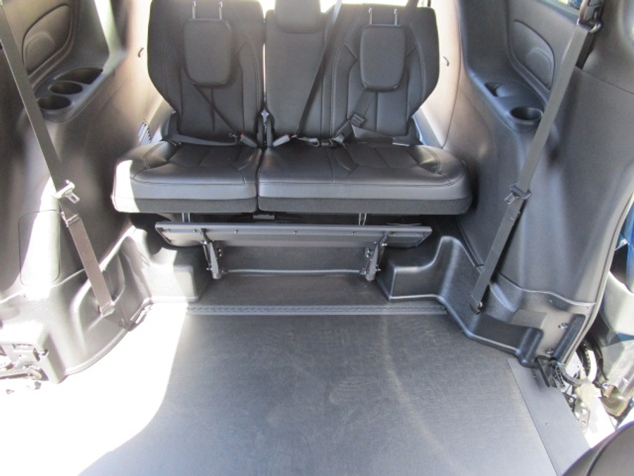 New 2026 Chrysler Pacifica Select Safety - BraunAbility Side Entry Entry Fold Out Automatic Ramp