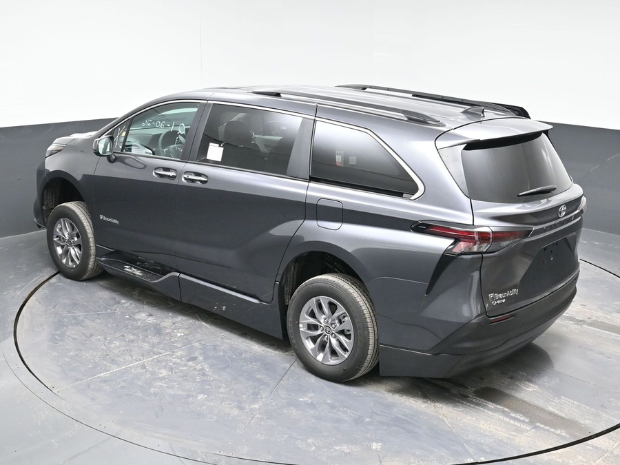 New 2025 Toyota Sienna Hybrid XLE Plus - BraunAbility Side Entry Entry Fold Out Automatic Ramp