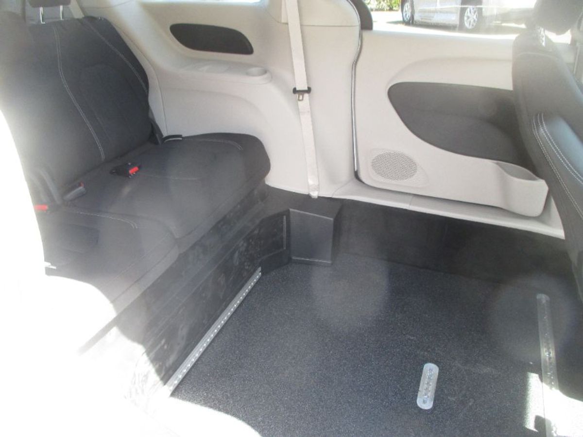 2024 CHRYSLER VOYAGER - Image 6