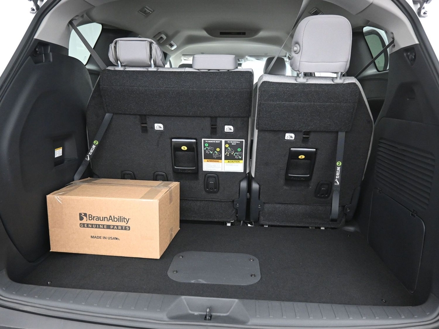 New 2025 Toyota Sienna Hybrid LE - BraunAbility Side Entry Entry Fold Out Automatic Ramp