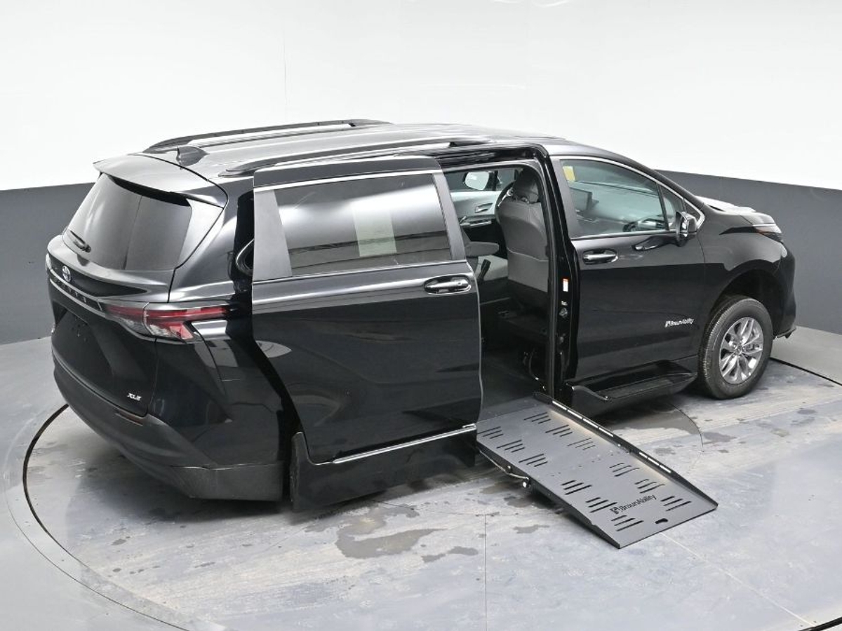 2025 TOYOTA SIENNA - Image 26